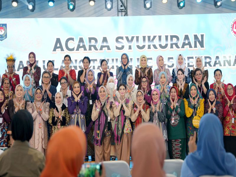 HUT ke-45 Dekranas di Balikpapan, Stan Sumut Pamerkan Tas, Songket, Baju Motif Khas Daerah