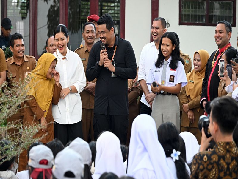 Gubernur Sumut Bobby Nasution Bersama Ketua PKK Kahiyang Ayu Tinjau Fasilitas SMA Negeri 1 Salak