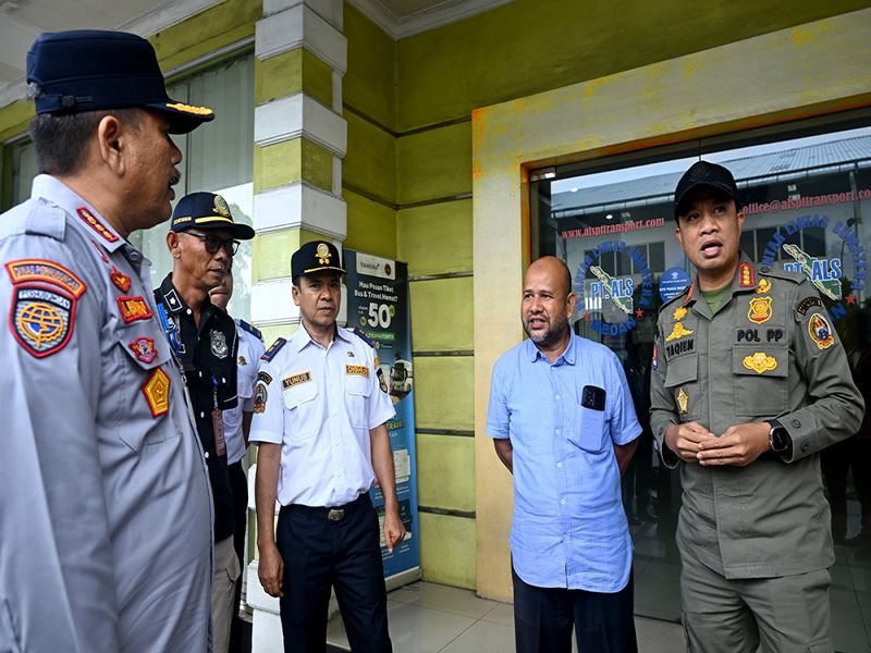 Melanggar Kententraman dan Ketertiban Umum, Satpol PP dan Dishub Tertibkan Angkutan Travel di Jalan SM Raja dan Jamin Ginting