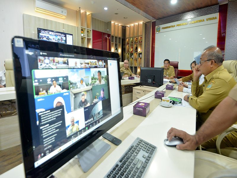 Sekdaprov Sumut Ikuti Rakor dengan Mendagri, Kepala Daerah Diminta Terus Berkoordinasi dengan Forkopimda Kendalikan Situasi