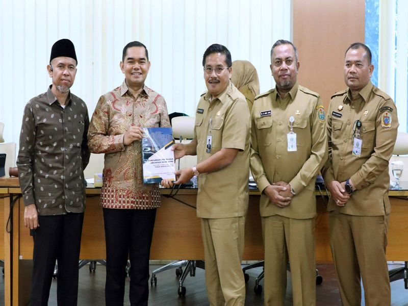 Sekdaprov Serahkan Rancangan KUA dan PPAS Perubahan APBD 2025 ke Banggar DPRD Sumut