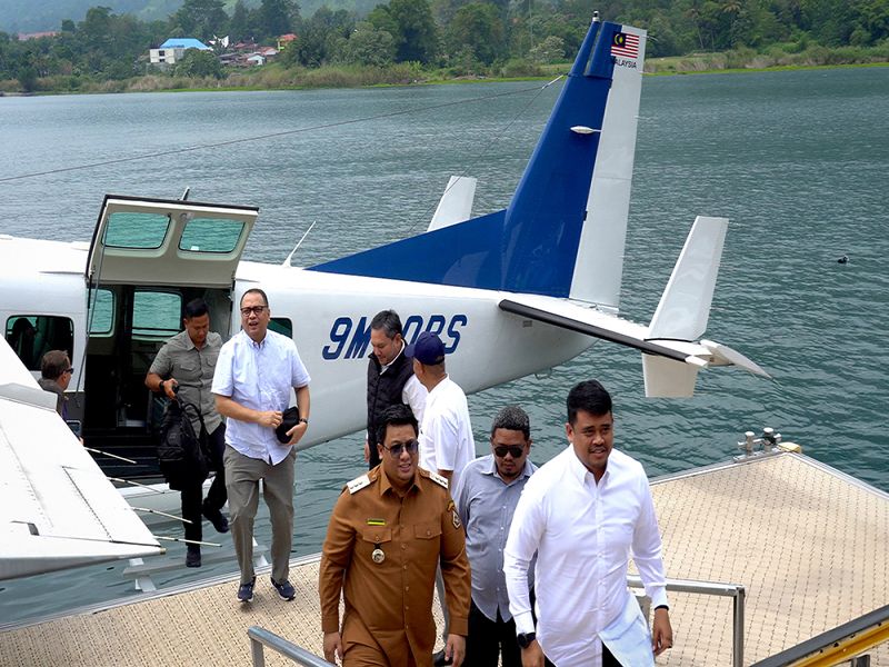 Transportasi Baru di Danau Toba, Bobby Nasution Jajal Pesawat Amfibi