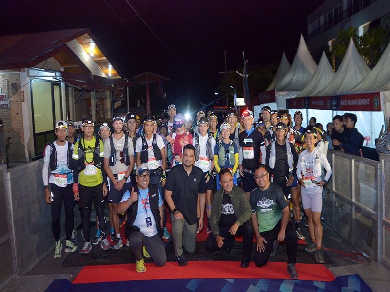 Gubernur Bobby Nasution Lepas Peserta Trail of The Kings, Seribuan Pelari Melintas Panorama Danau Toba